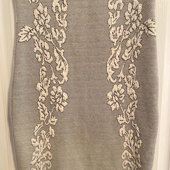 Fitted beautiful dress - Picture 3 of 5